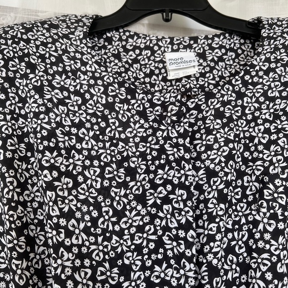 Vintage floral print midi dress with matching belt - Picture 2 of 7